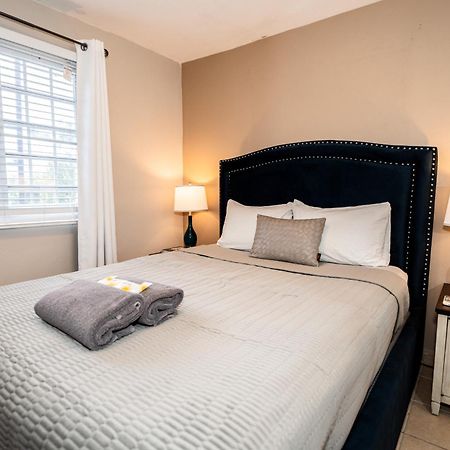 Private Jacuzzi Oasis With Mountain Views And Free Parking Apartment Ponce Bagian luar foto