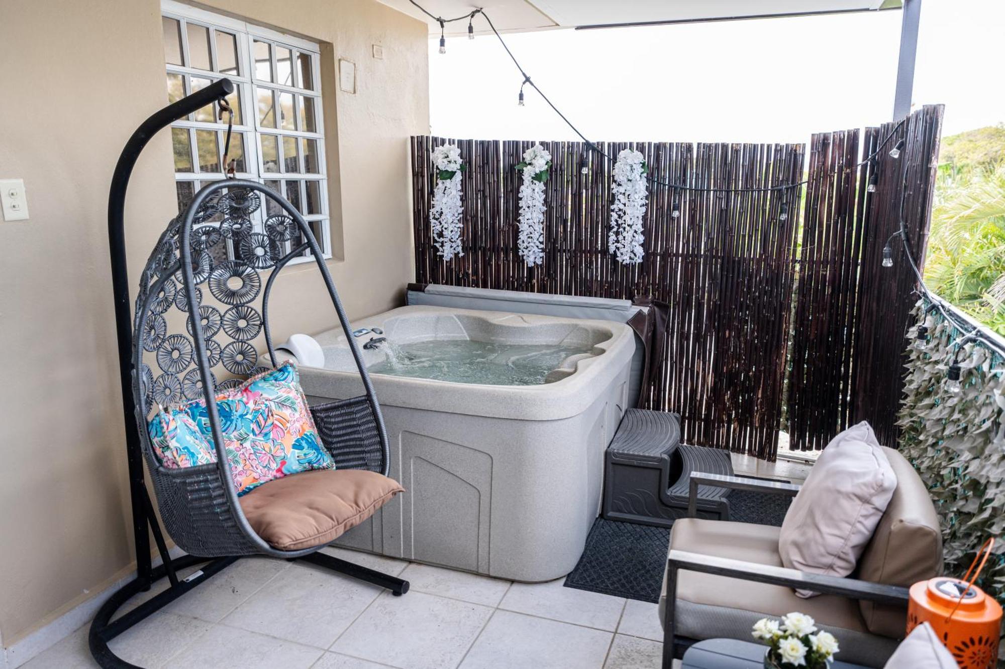 Private Jacuzzi Oasis With Mountain Views And Free Parking Apartment Ponce Bagian luar foto