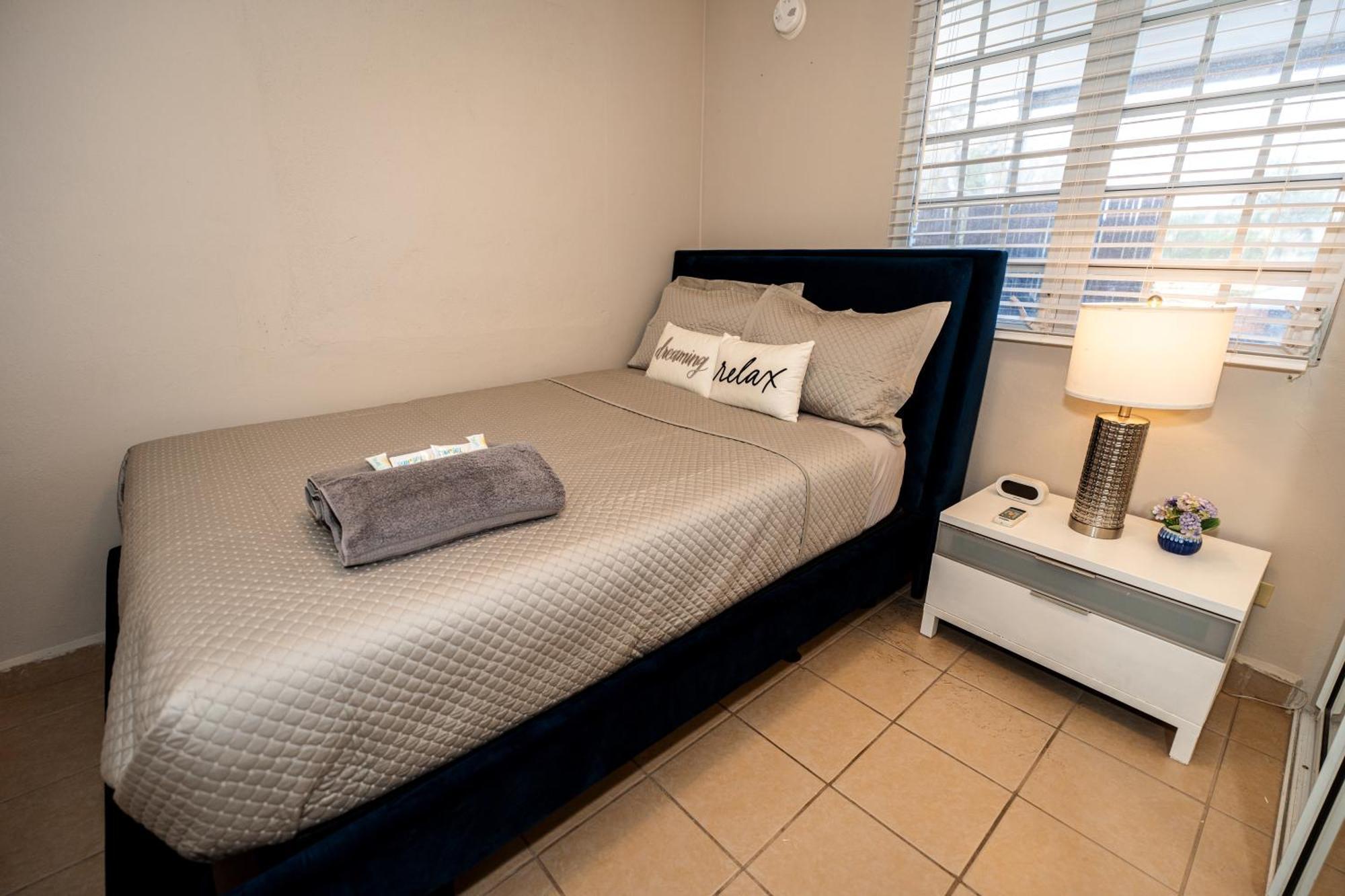 Private Jacuzzi Oasis With Mountain Views And Free Parking Apartment Ponce Bagian luar foto
