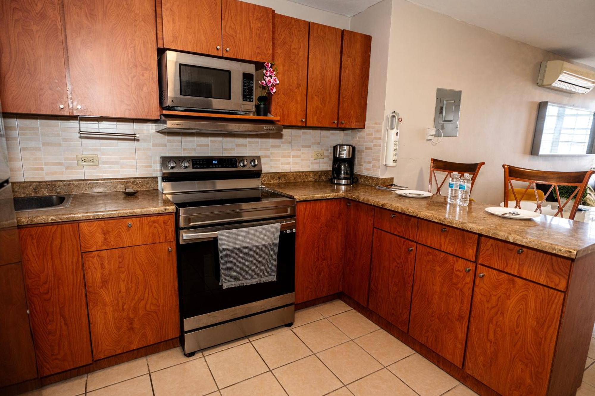 Private Jacuzzi Oasis With Mountain Views And Free Parking Apartment Ponce Bagian luar foto
