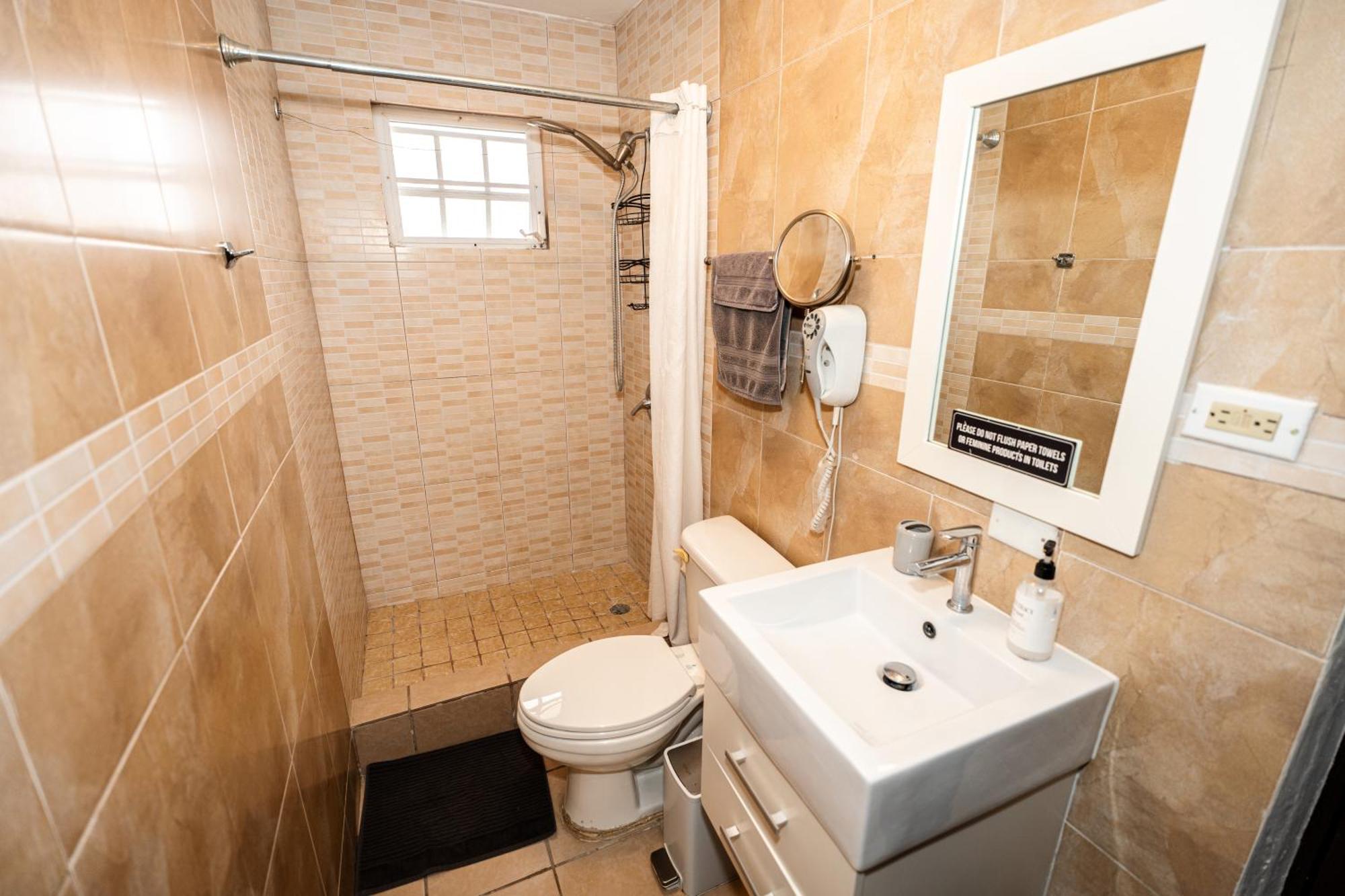 Private Jacuzzi Oasis With Mountain Views And Free Parking Apartment Ponce Bagian luar foto