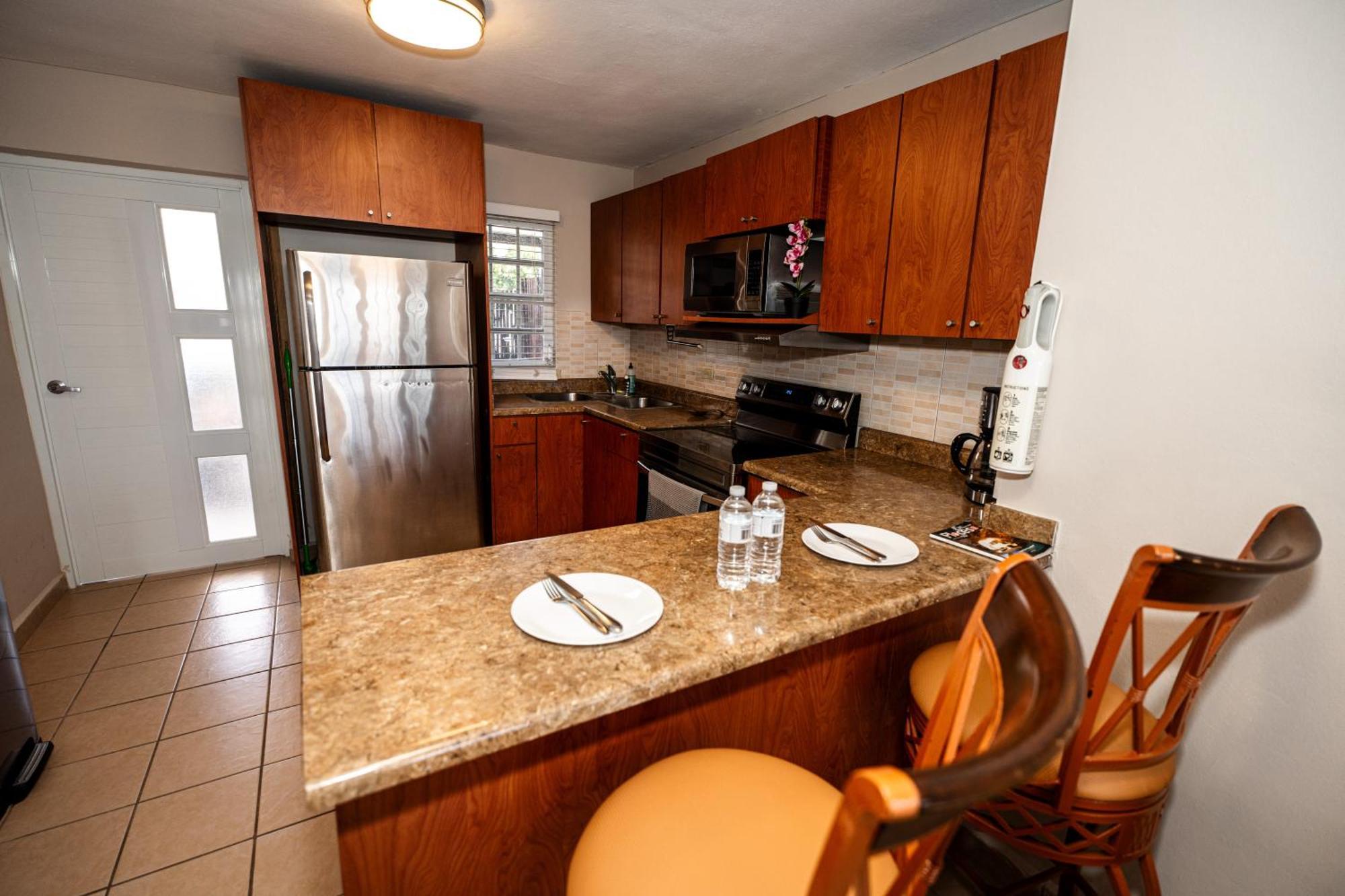 Private Jacuzzi Oasis With Mountain Views And Free Parking Apartment Ponce Bagian luar foto